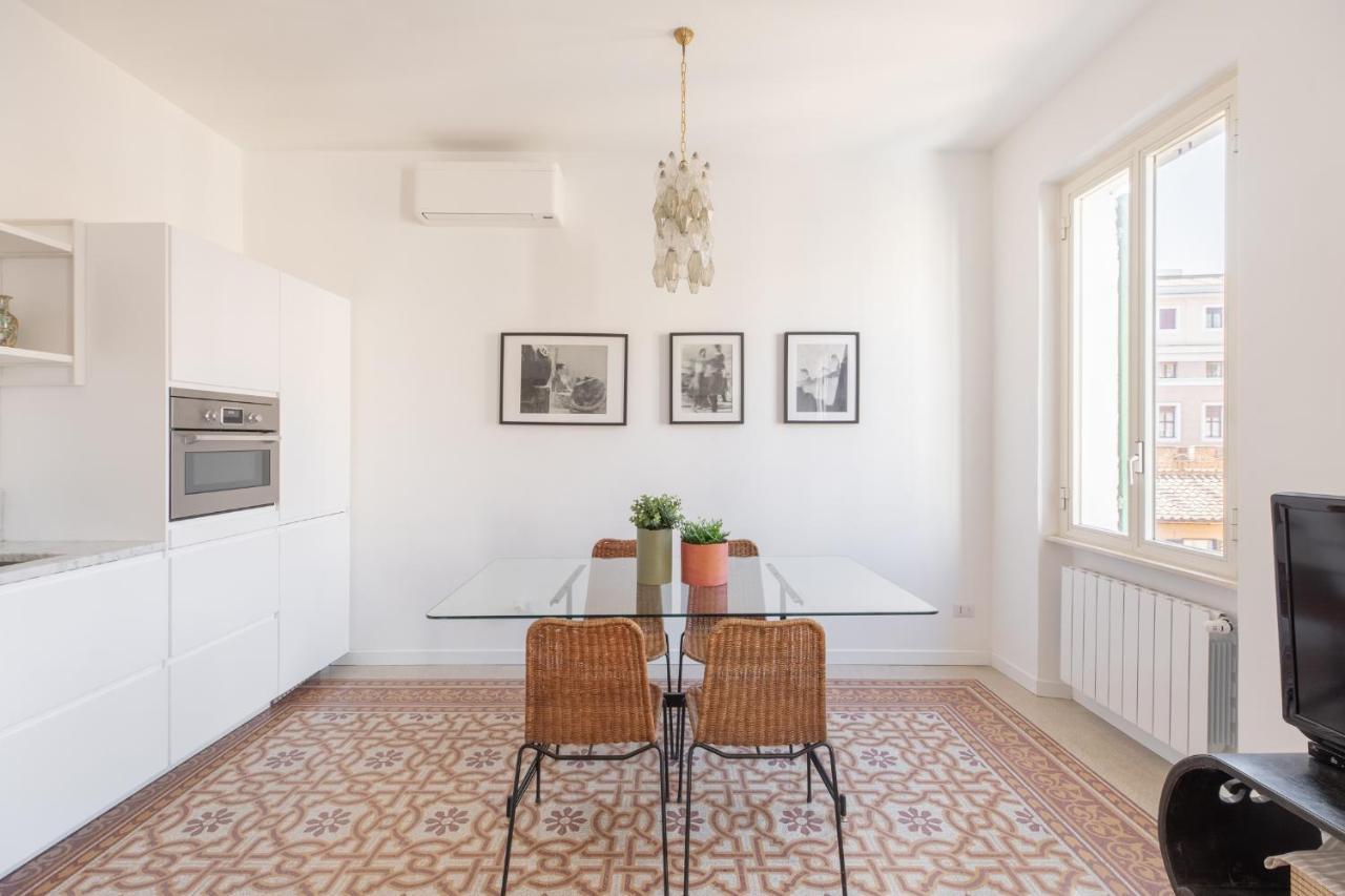 Iflat Lovely With View On Pope Window Appartement